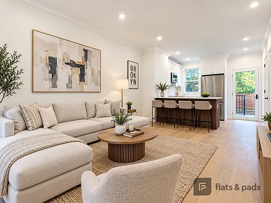 Living room, photo 1