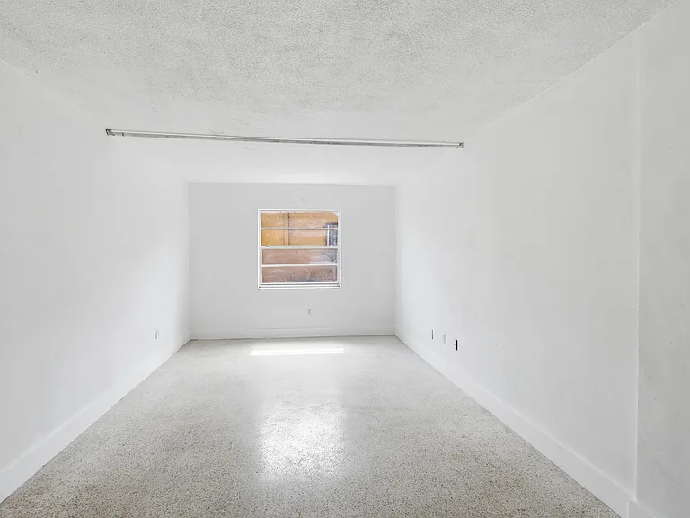 405 W 11th St #5 — Photo 19