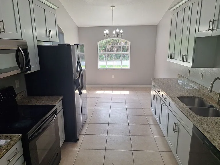 1220 Waycross St — Photo 7