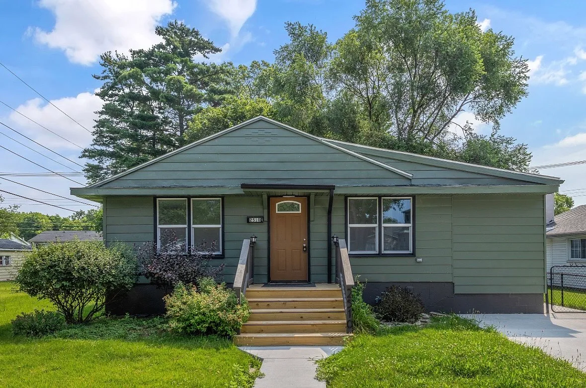 4 bed, 1925 sqft, $2,850 — Photo 1