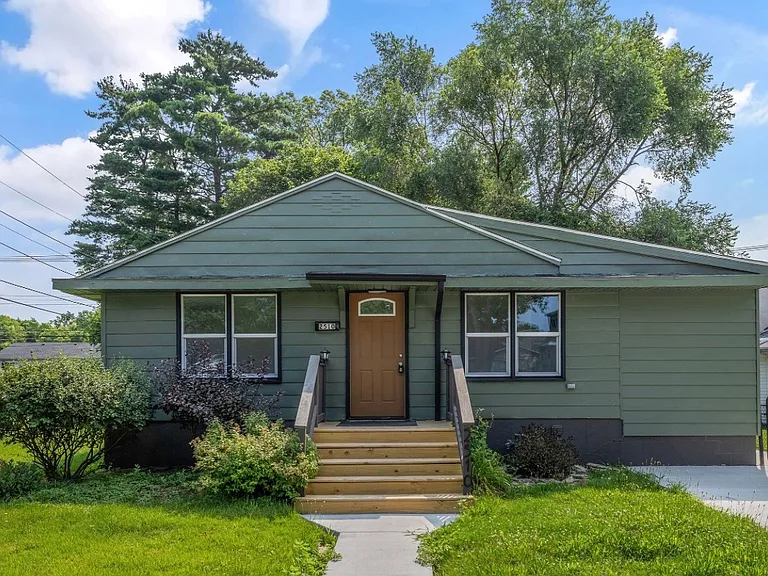 2510 Normandy Dr — Photo 1