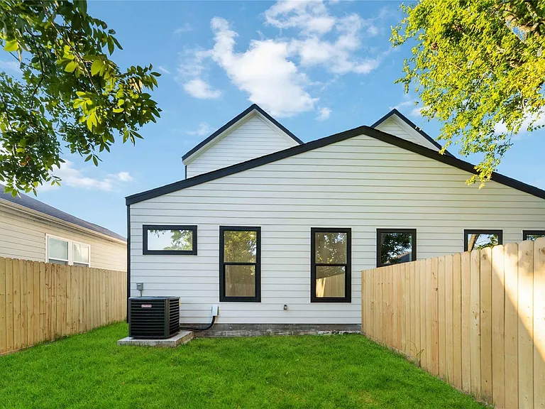4353 Aledo St #B — Photo 17