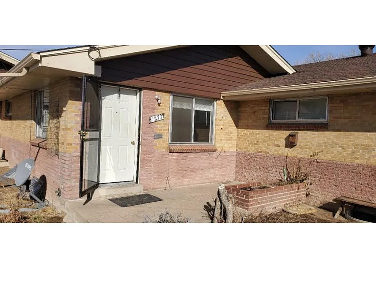 1277 S Hooker St — Photo 1