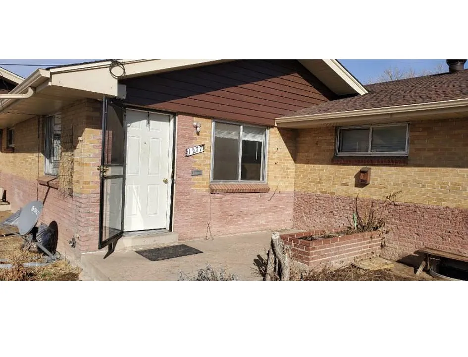 1277 S Hooker St
