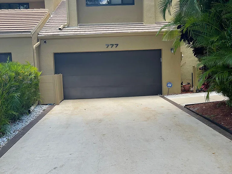 777 Saint Albans Dr — Photo 11