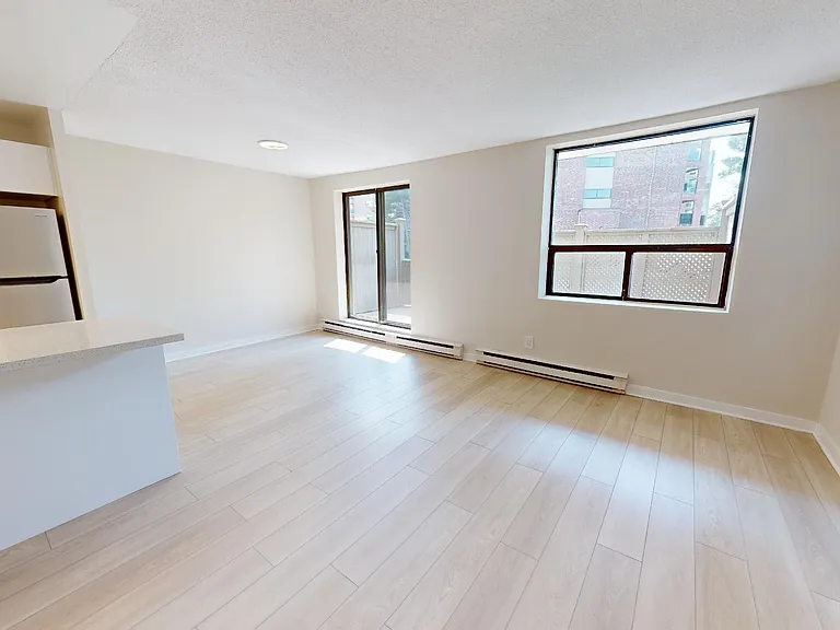 70 Roehampton Ave — Photo 4
