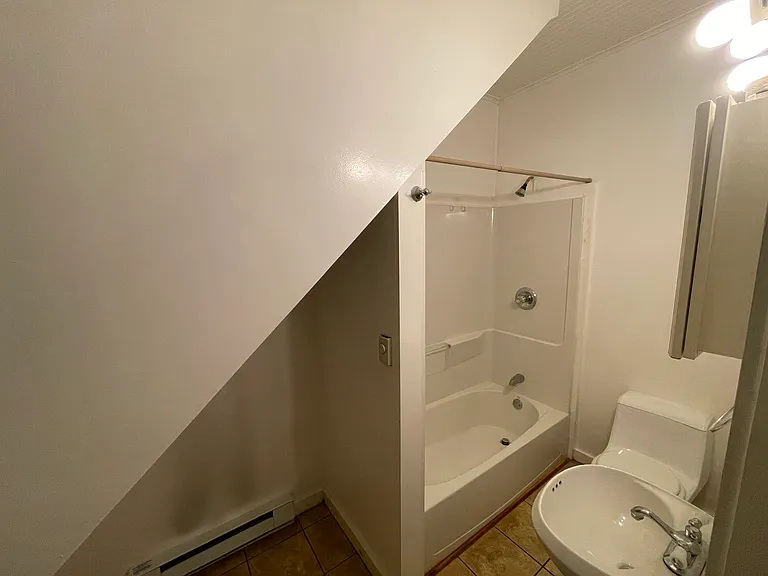 Full Bathroom 1
