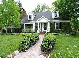 1386 Yorkshire Rd, Birmingham, MI 48009