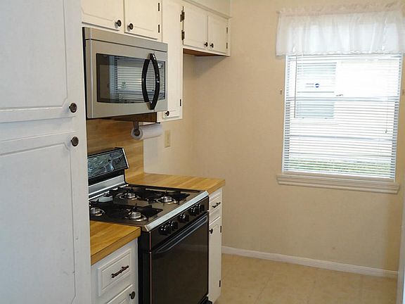 Love those stainless appliances!