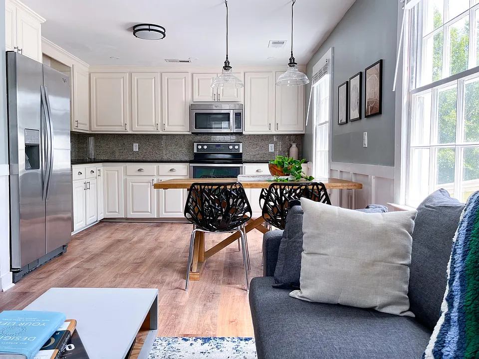 Fully equipped kitchen with full-size appliances and plenty of counter space.