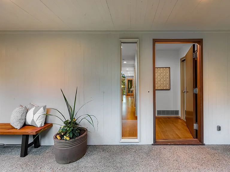 2261 W Lake Sammamish Pkwy SE — Photo 15