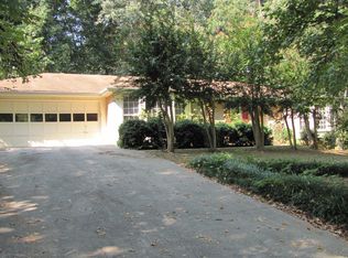 722 Mountainbrooke Cir, Stone Mountain, GA 30087