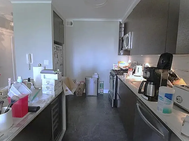 333 E 34th St #17B — Photo 10