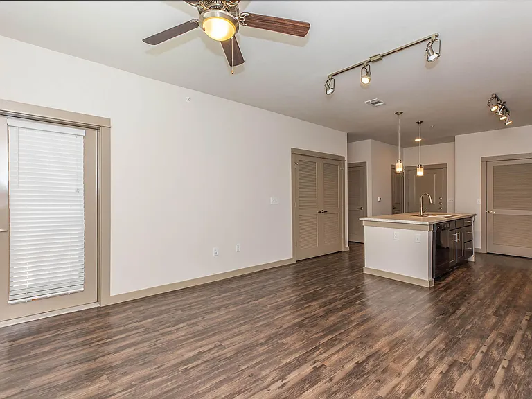 1900 W Dove Ave — Photo 15