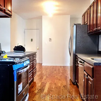 Rented by Space Real Estate | media 6