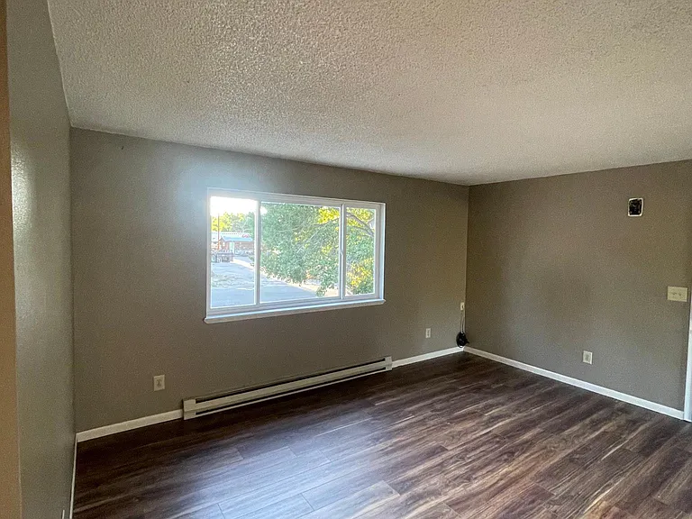 125 E 1st St #1 — Photo 10