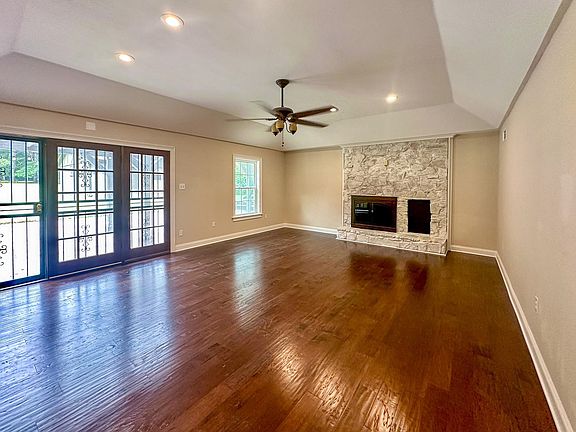 5th image of 3635 Crestwyn Dr