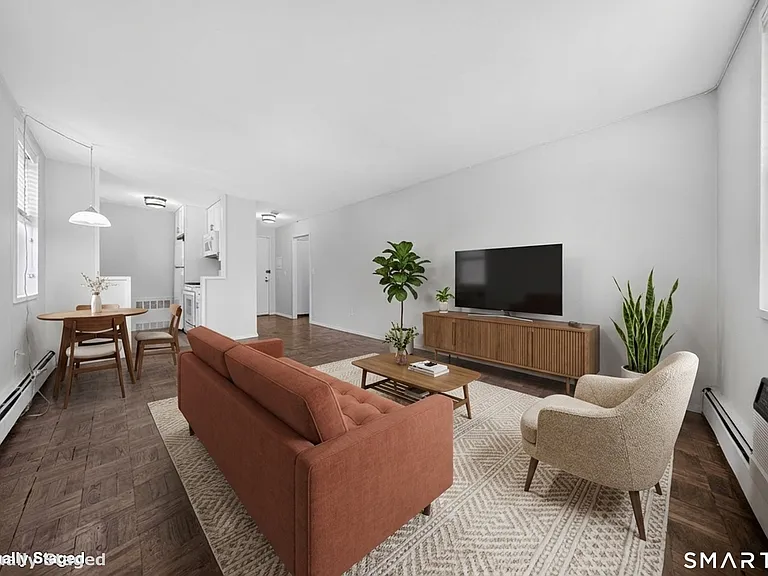 140 Grove St #2H — Photo 4