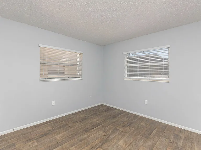Park House Apartments — Photo 12