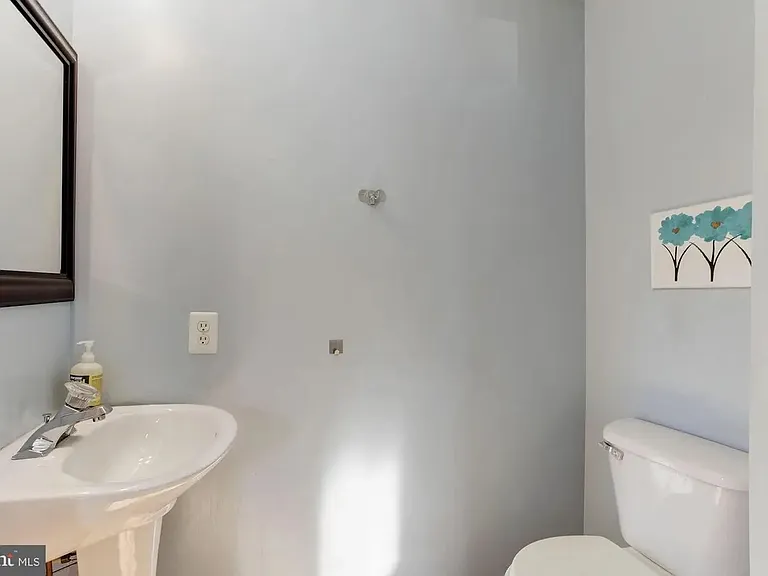 208 Goldsborough Dr — Photo 9