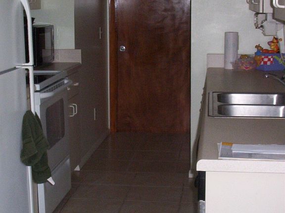 kitchen/door to garage