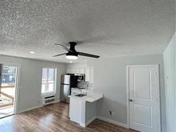 3rd image of 942 W Holly St APT 3