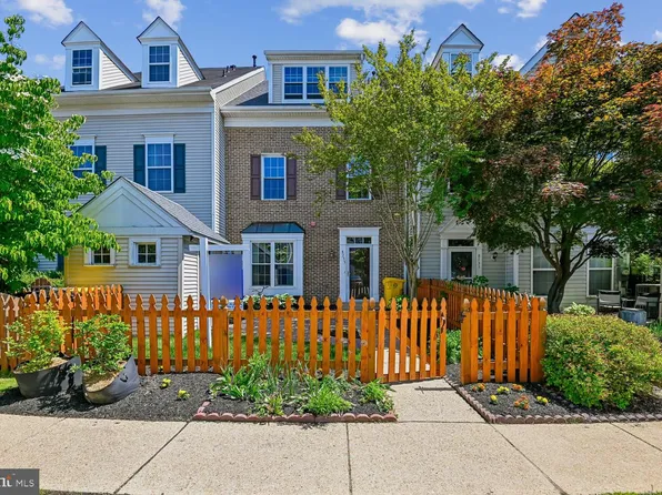 8733 Orchard Green Ct, Odenton, MD 21113