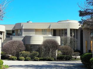 8600 Oak Knoll Dr, Burr Ridge, IL