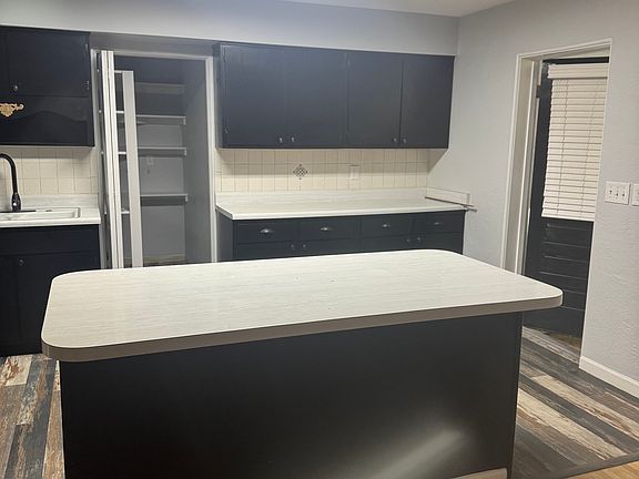 5th image of 834 S Woodward Ave