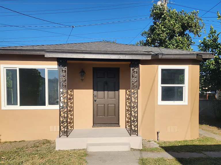 Elizabeth Ave — Photo 2