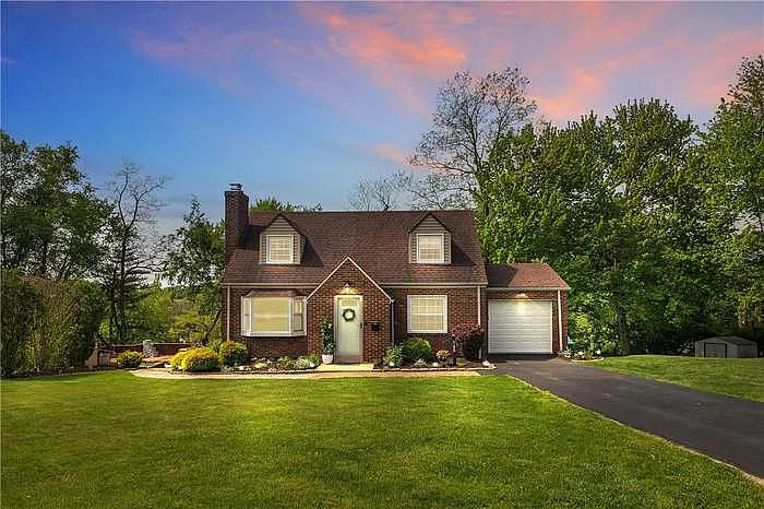 3 bed, 1.5 bath, 1354 sqft, $2,000 — Photo 1
