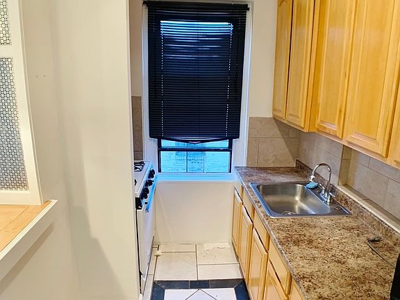 4th image of 21-77 33rd St #5CC