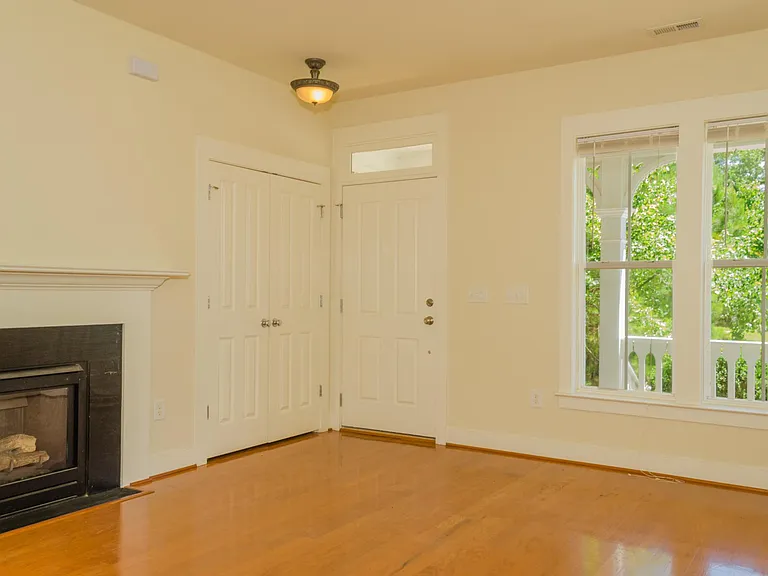 4402 Crystal Breeze St — Photo 3