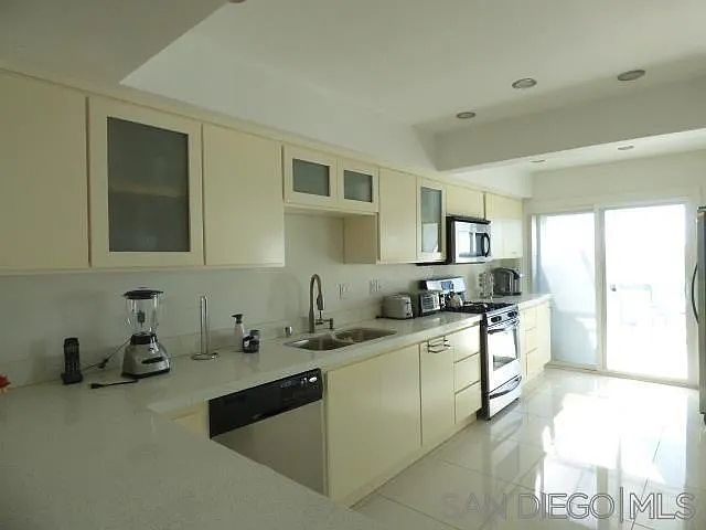 1st image of 6743 Fashion Hills Blvd