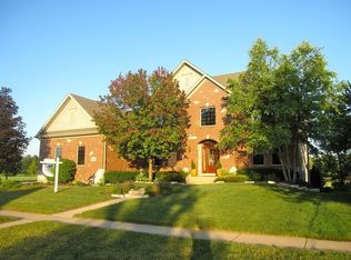 40W255 Carl Sandburg Rd, St Charles, IL 60175