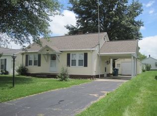 1019 Stewart St, Carmi, IL 62821