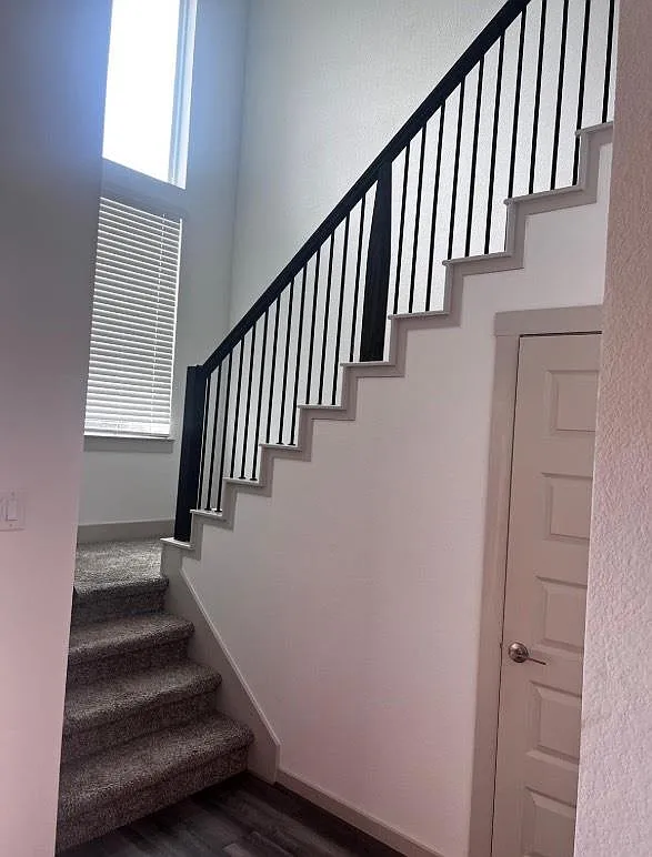 4 bed, 2.5 bath, 2319 sqft, $2,600 — Photo 2