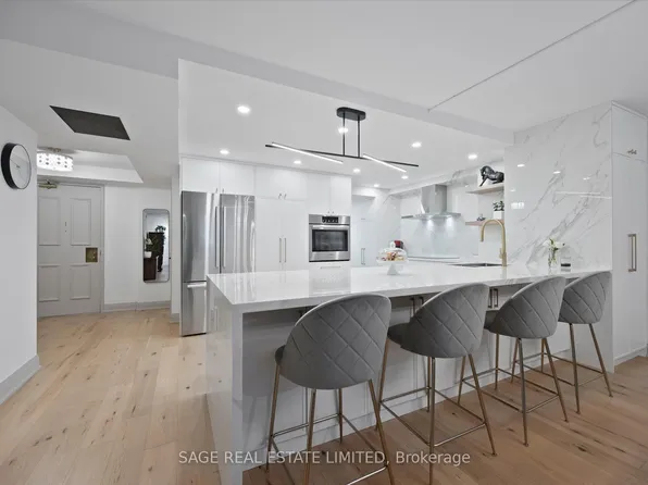 160 Frederick St #305, Toronto, ON M5A 4H9