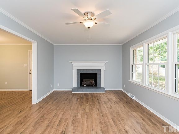 4th image of 402 Ivy Dr