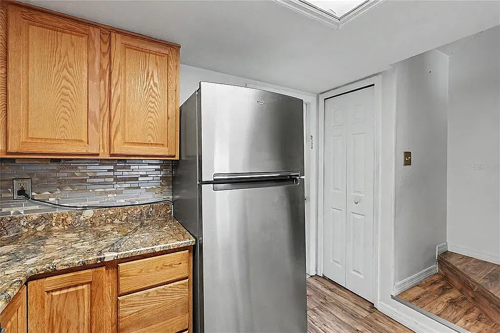 2 bed, 1.5 bath, 886 sqft, $1,550 — Photo 4