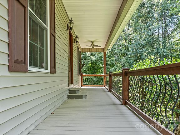 3rd image of 2745 Twin Oaks Dr