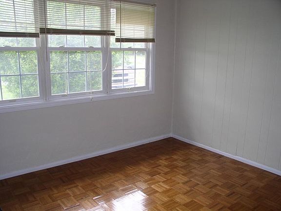 5th image of 3531 Schofield Ave