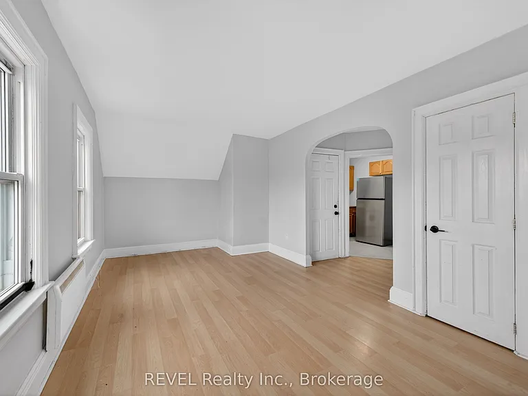 228 Dufferin St #2 — Photo 5