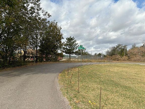 5th image of NE 67th St Lot 43