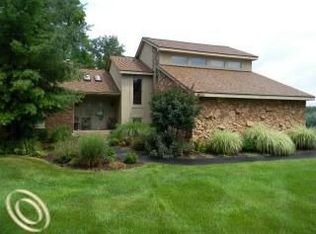 3256 Pikewood Ct, Commerce Township, MI