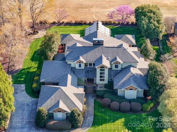 126 Hidden Pastures Dr, Cramerton, NC 28032