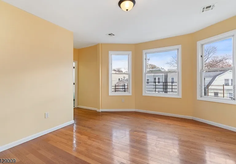 87 Columbia Ave #3 — Photo 2