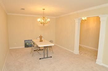 4th image of 1025 Beverly Garden Dr