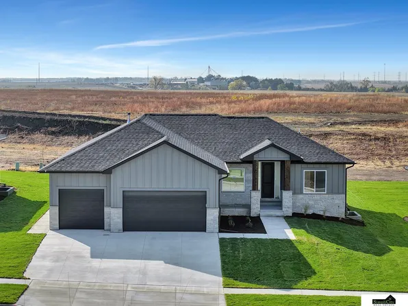 8729 Dragonfly Ln, Lincoln, NE 68526