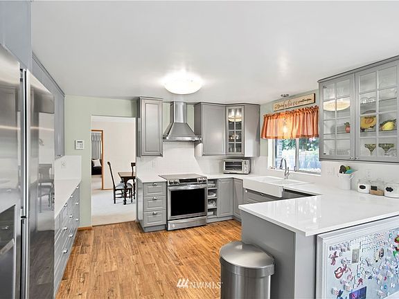 3rd image of 1306 O St NE